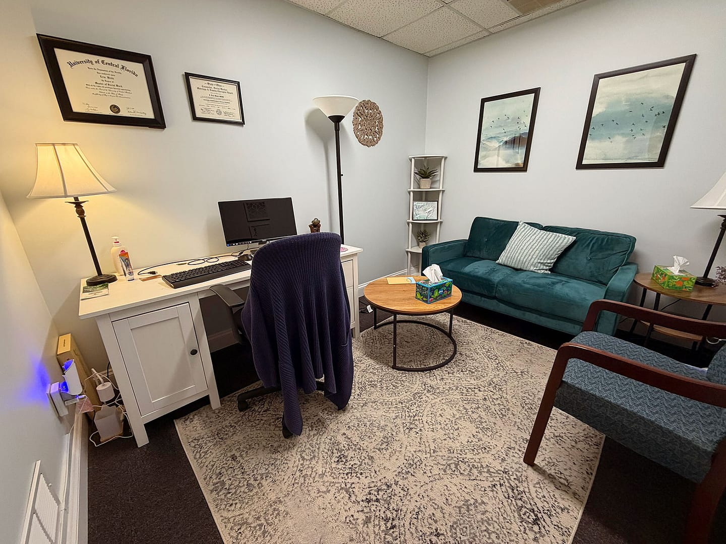 Robintek Rentals office 101 overview of small room