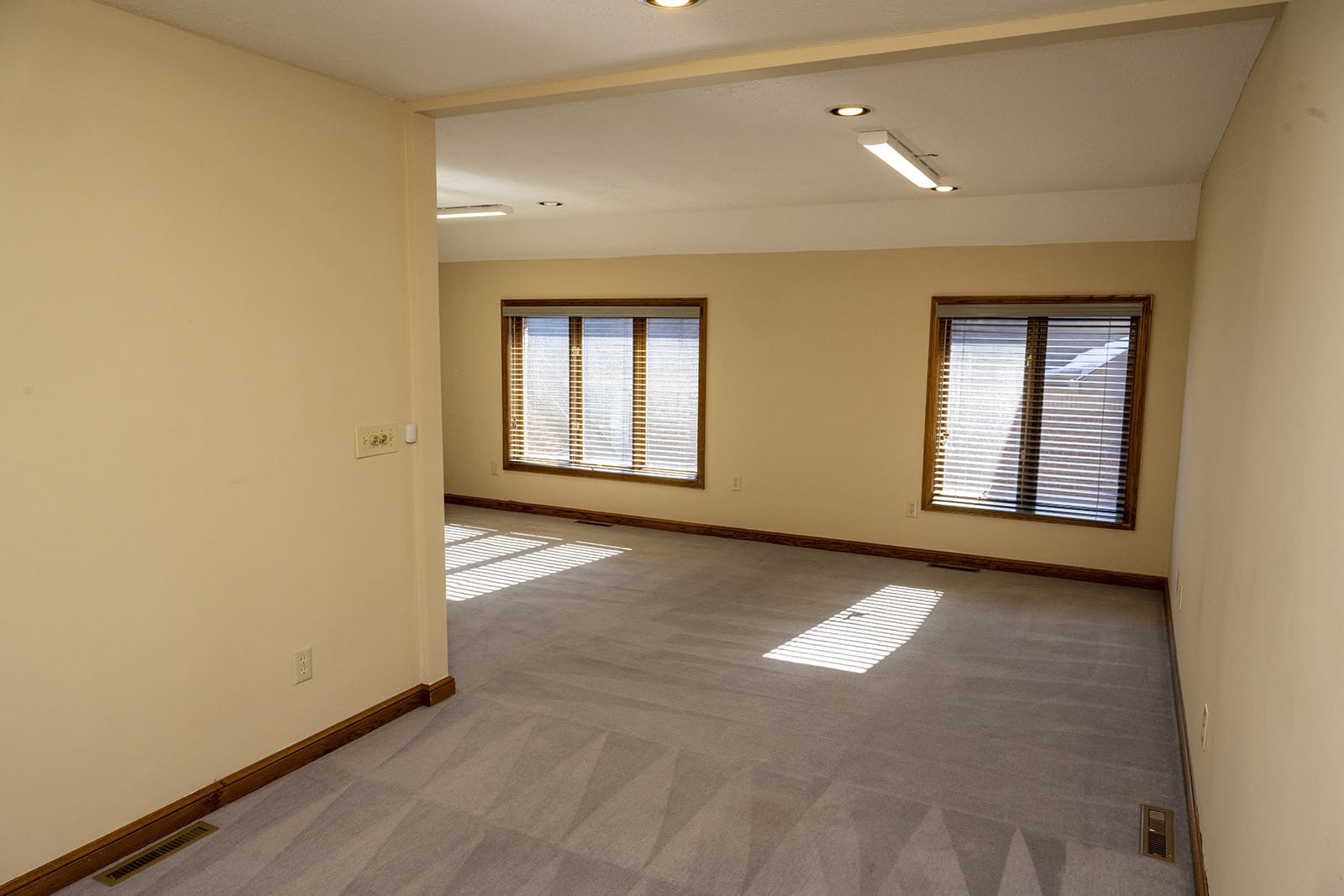 Office 402 - Premium Office Rental