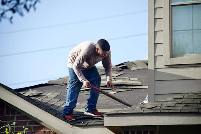 repairing your own roof can be dangerous